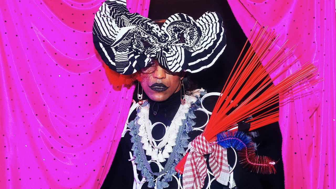 HUM backdrop