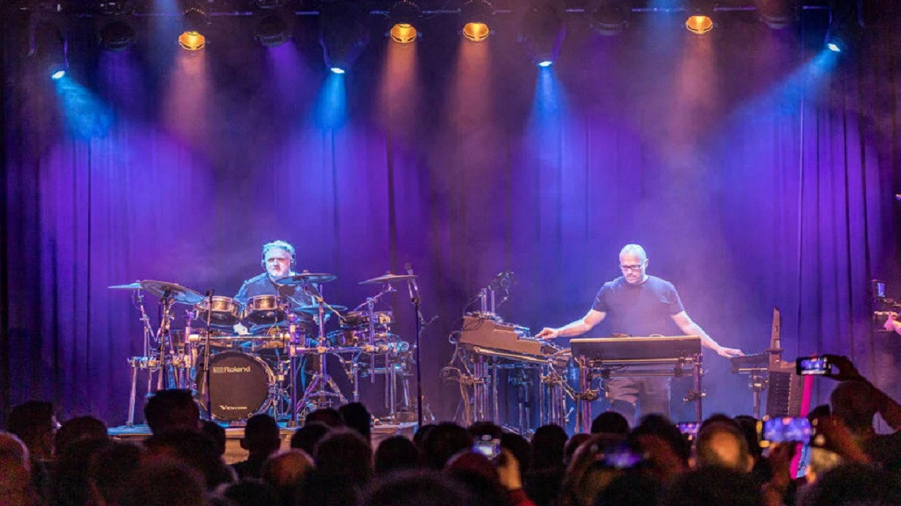 Schiller - Metropolis Clubtour 2022 backdrop