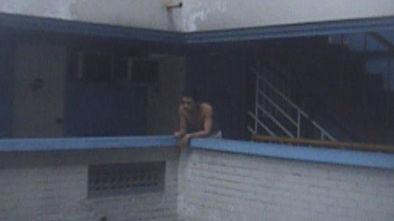 Ma, masiyado na akong malaki para sa planggana backdrop