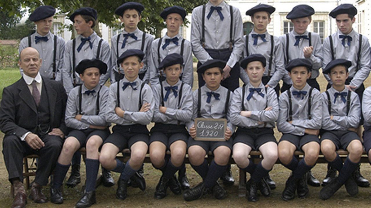 Enfances backdrop