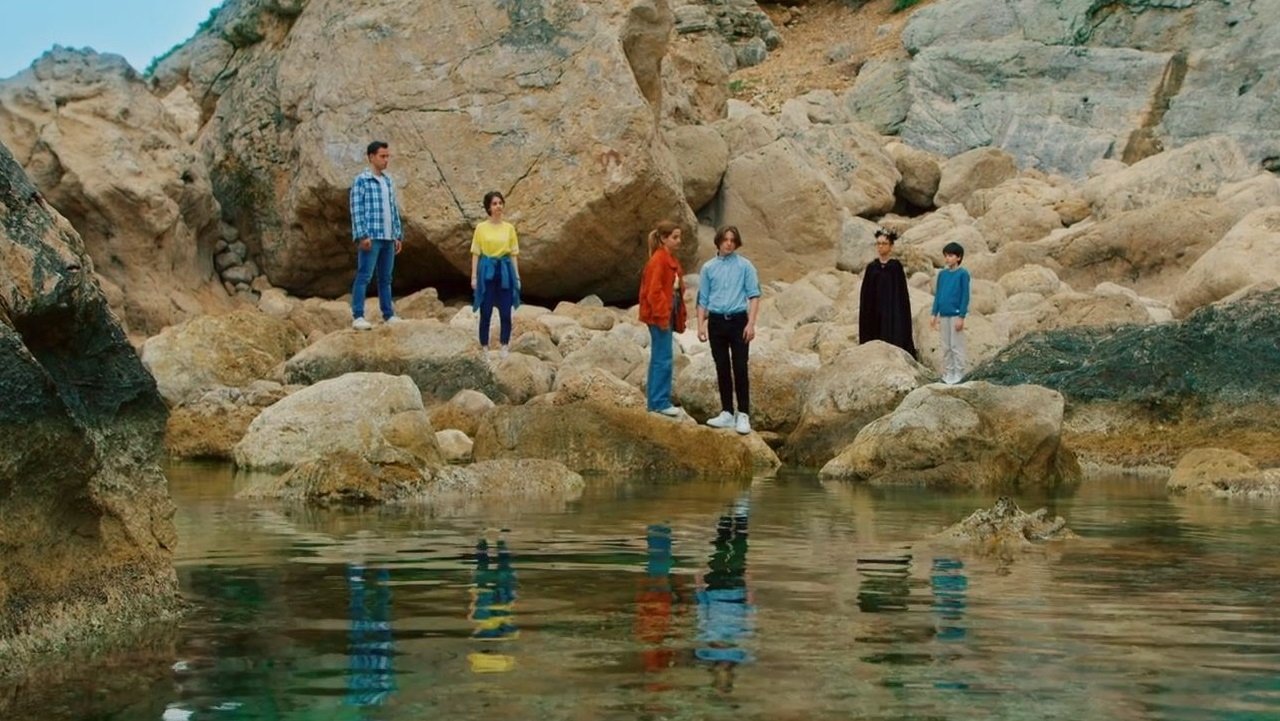 Masal Şatosu: Gizemli Misafir backdrop