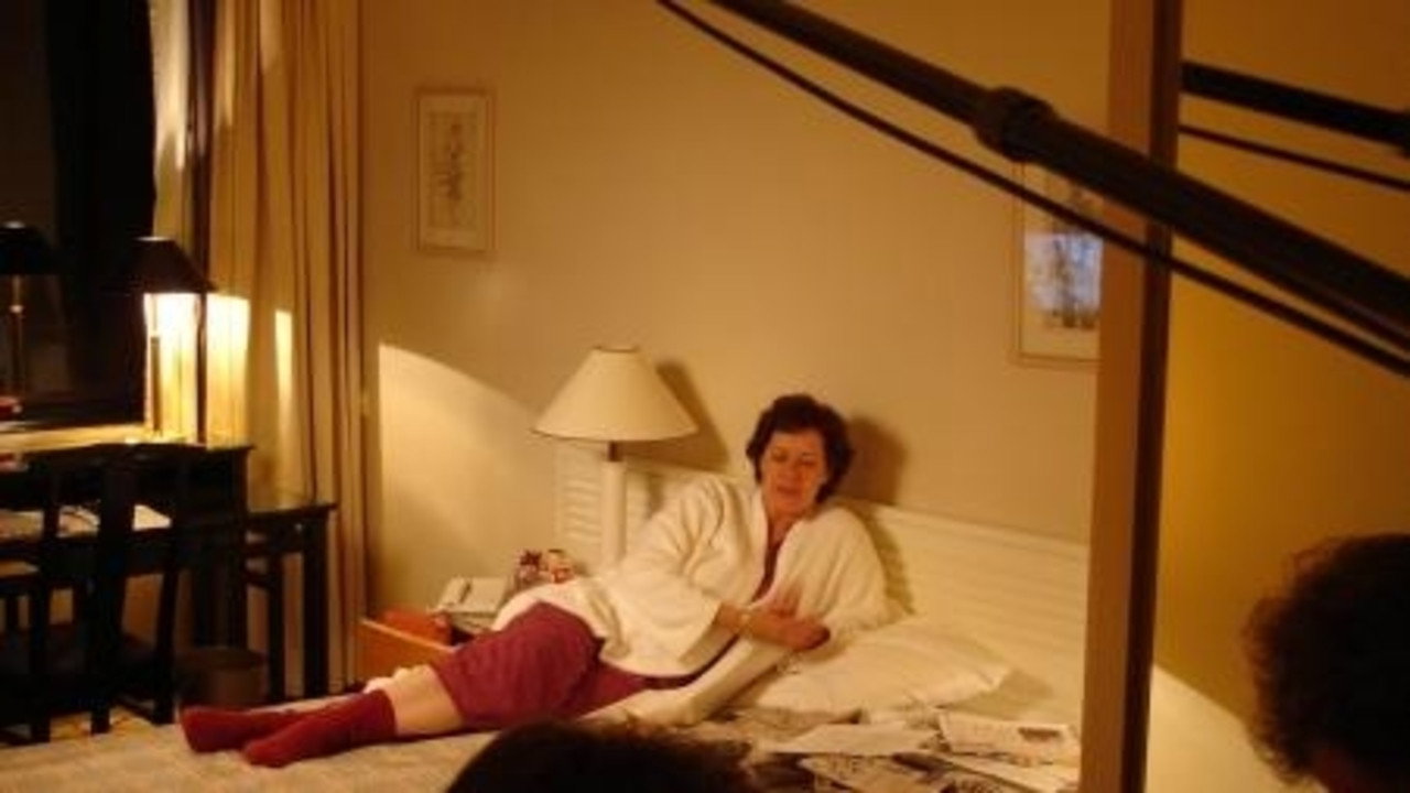 Sylvia Kristel: Nu backdrop
