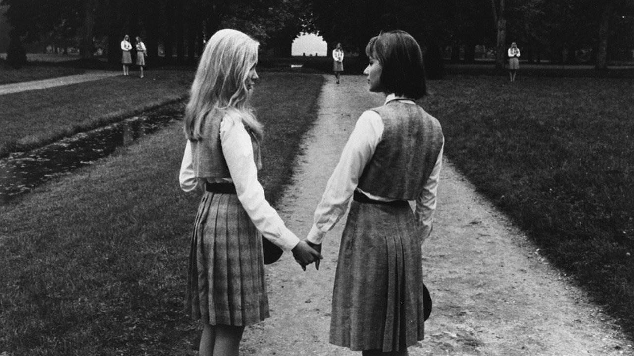 Therese and Isabelle backdrop