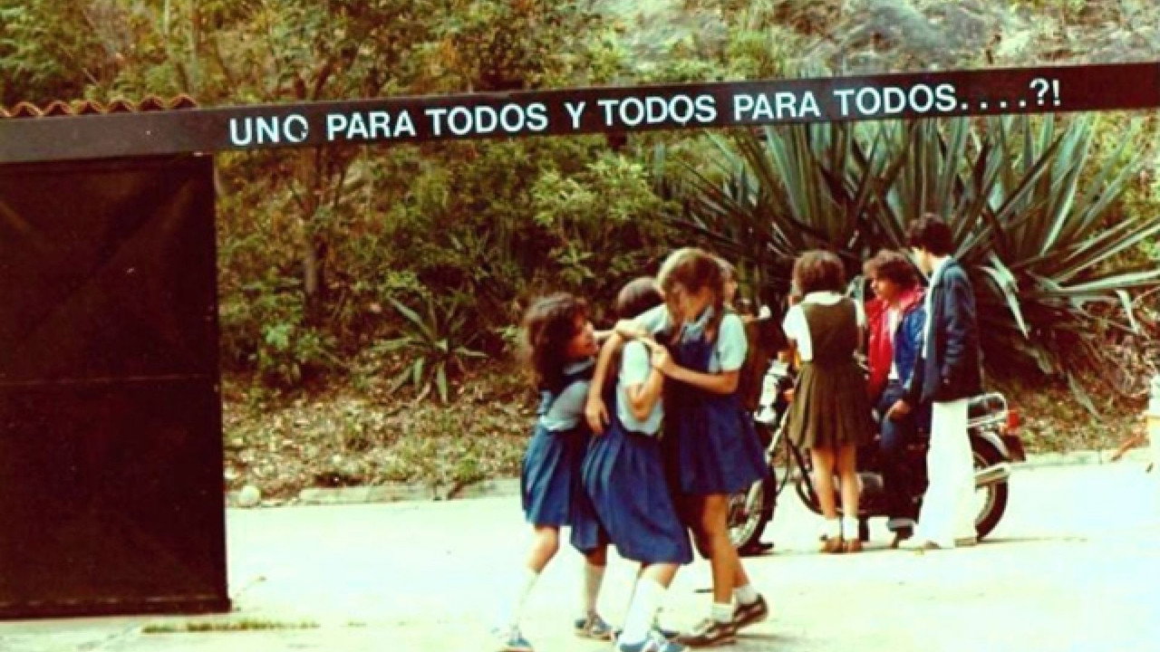 Uno para todos y todo para todos…?! backdrop