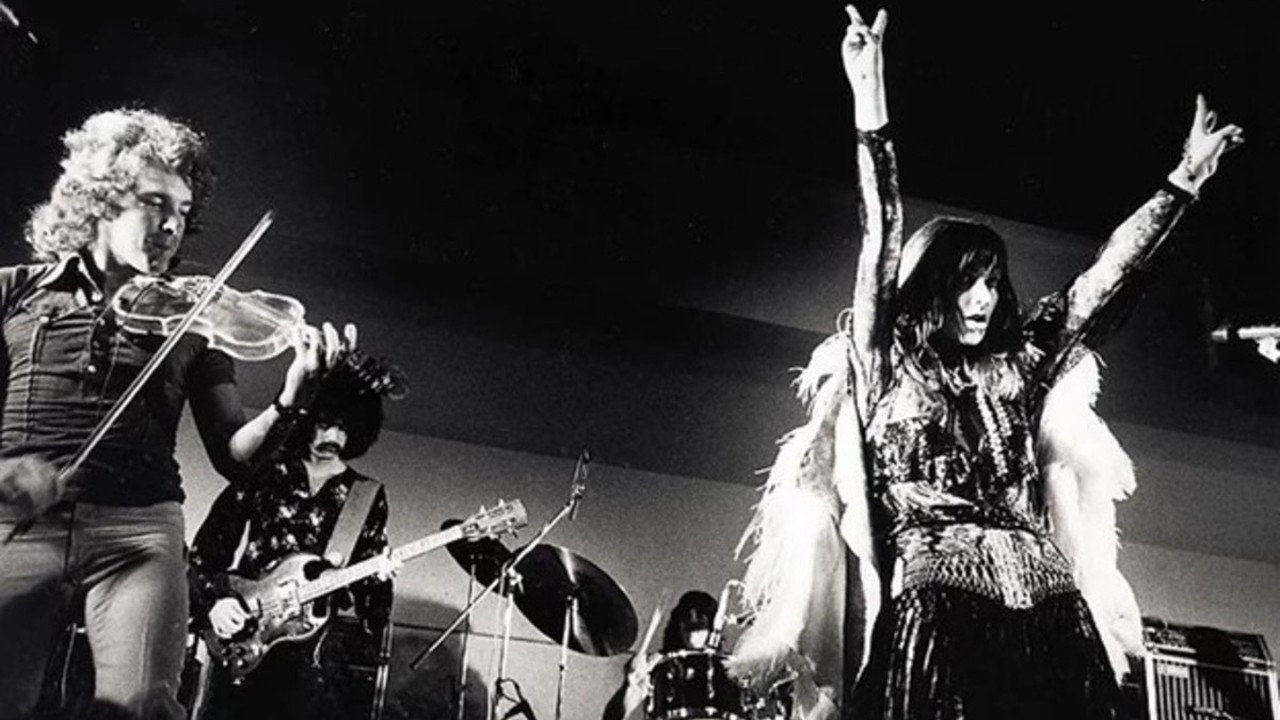 Curved Air - The Lost Broadcasts backdrop