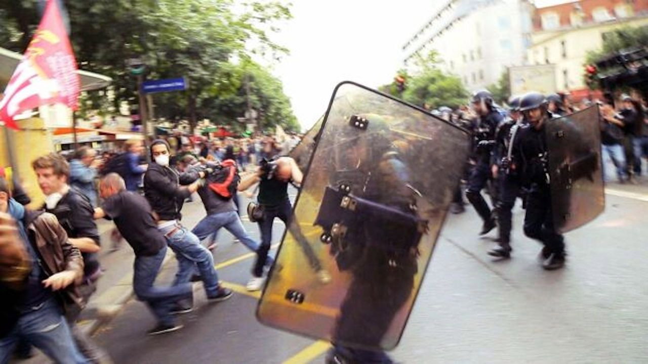 Manifestations : la mécanique de la violence backdrop