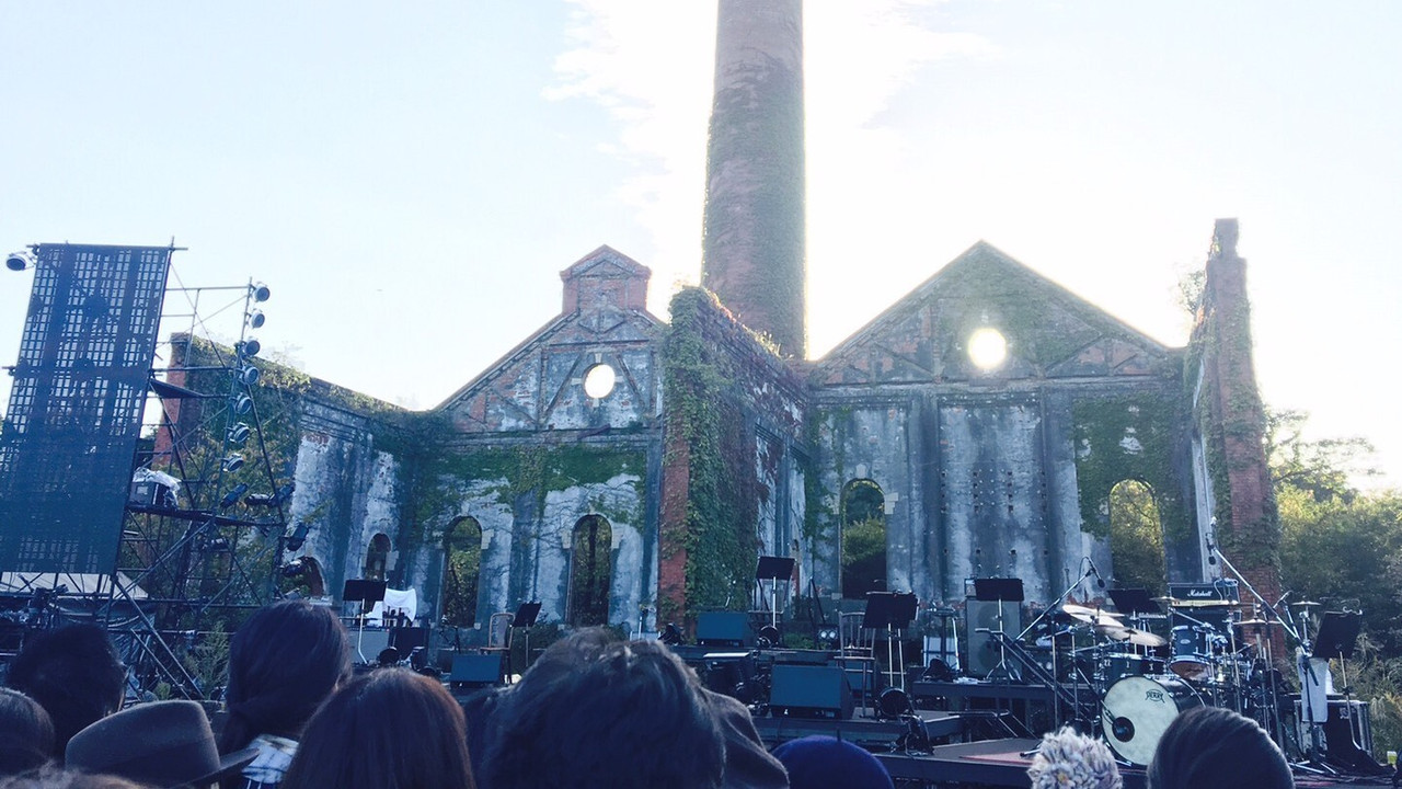 ENTO KUKAN in INUJIMA backdrop