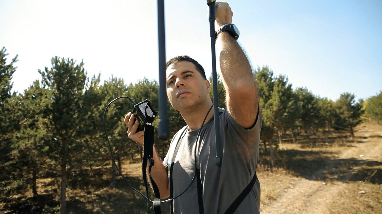 Tracking the Brown Bear backdrop
