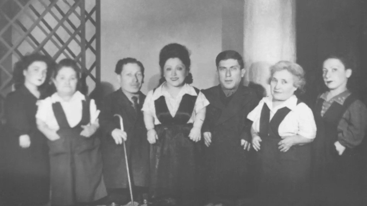 Warwick Davis and the Seven Dwarfs of Auschwitz backdrop