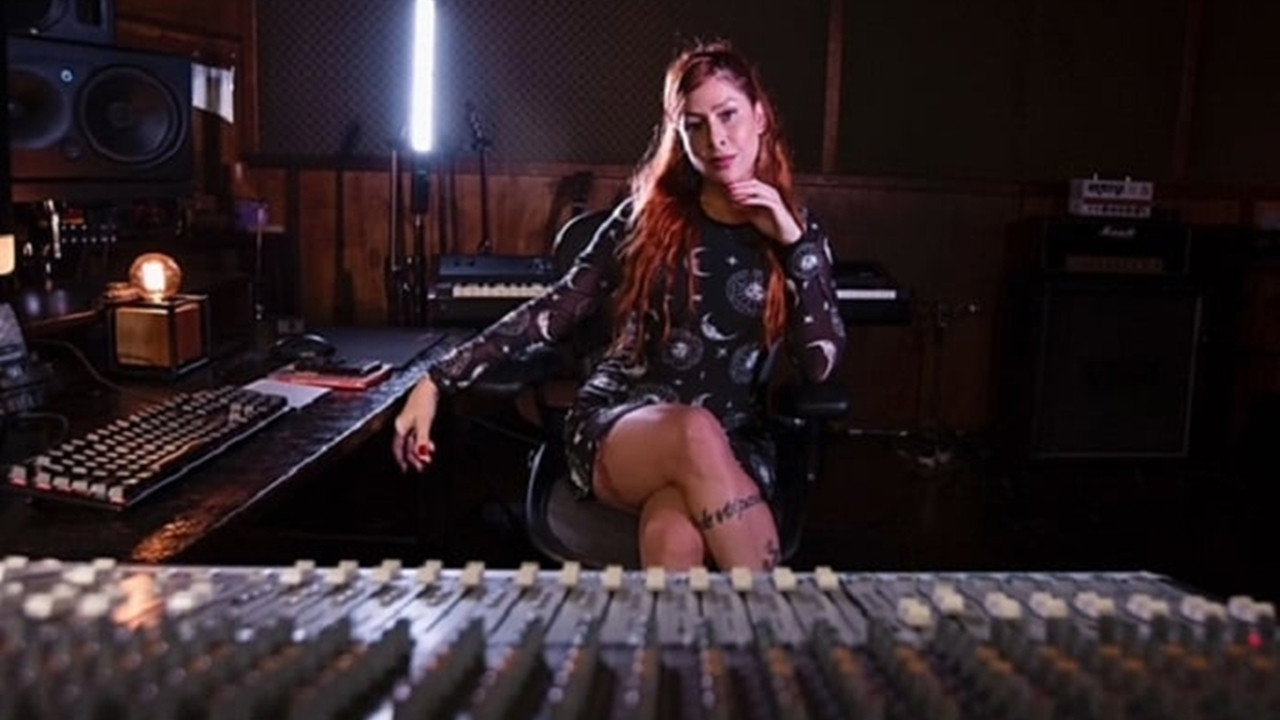 Pitty: Casulo Musical backdrop