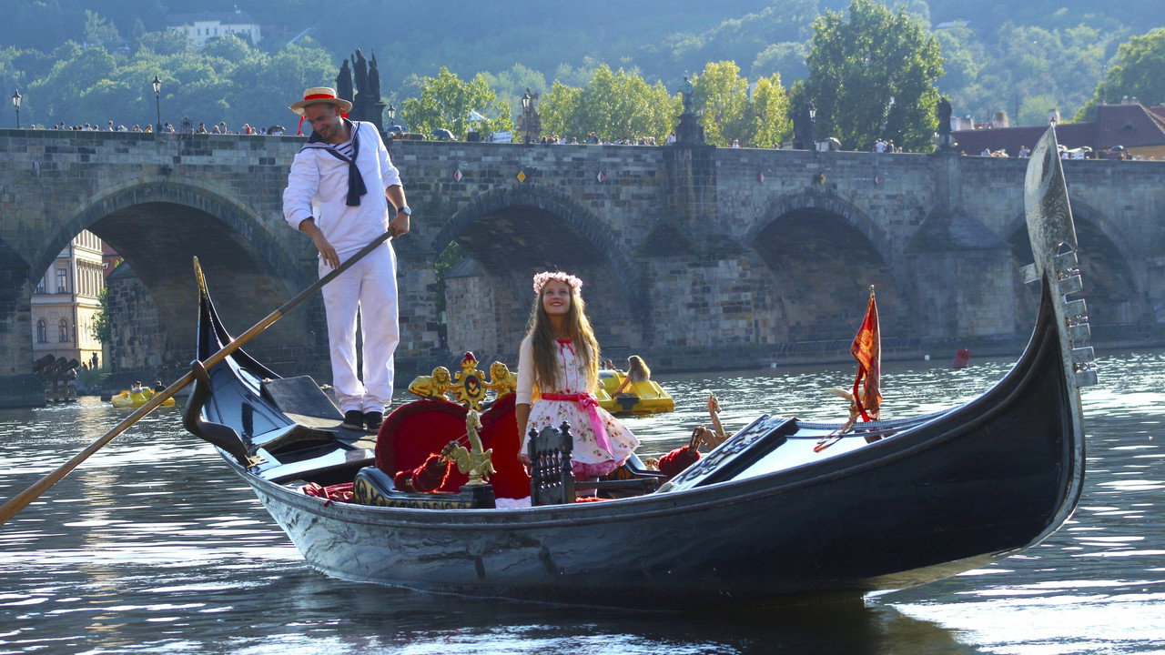Alenka v zemi zázraků backdrop