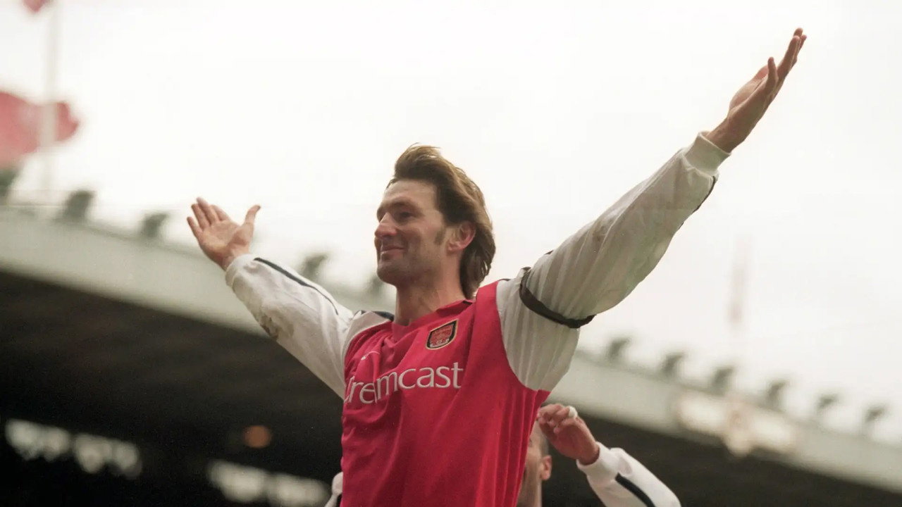 Tony Adams - Drunk And Dry backdrop