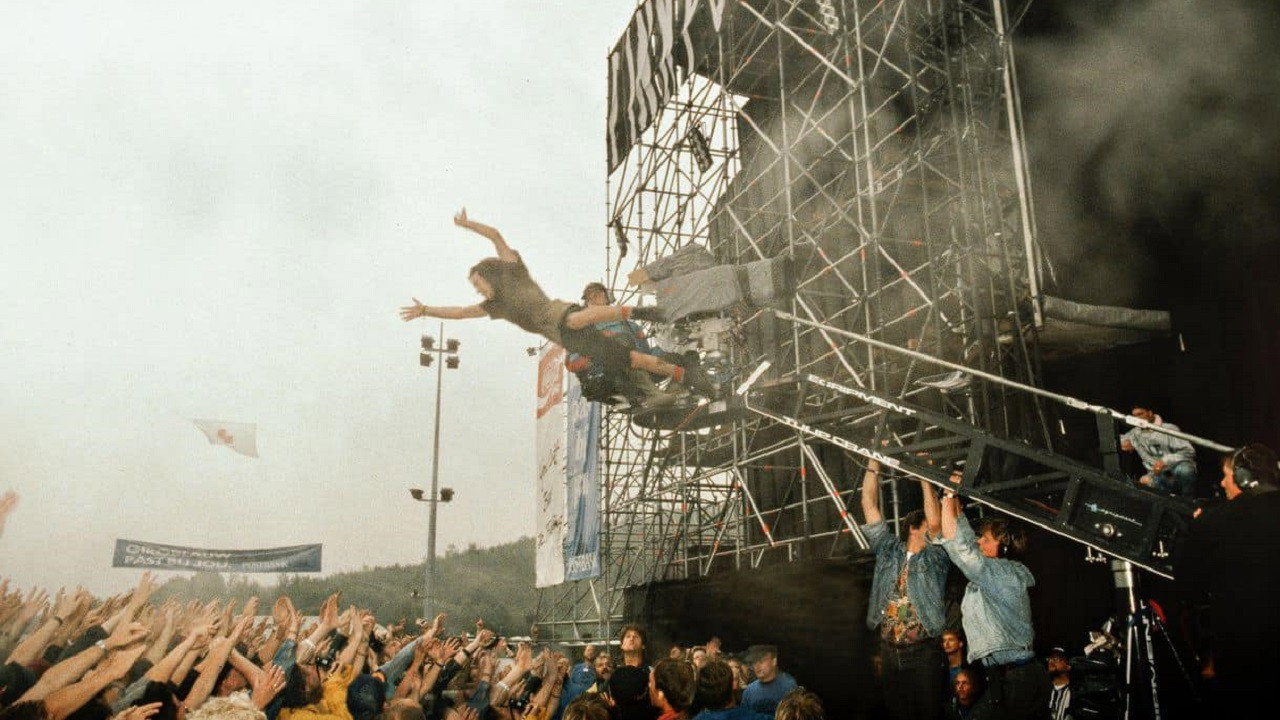 Pearl Jam: Live at Pinkpop '92 backdrop