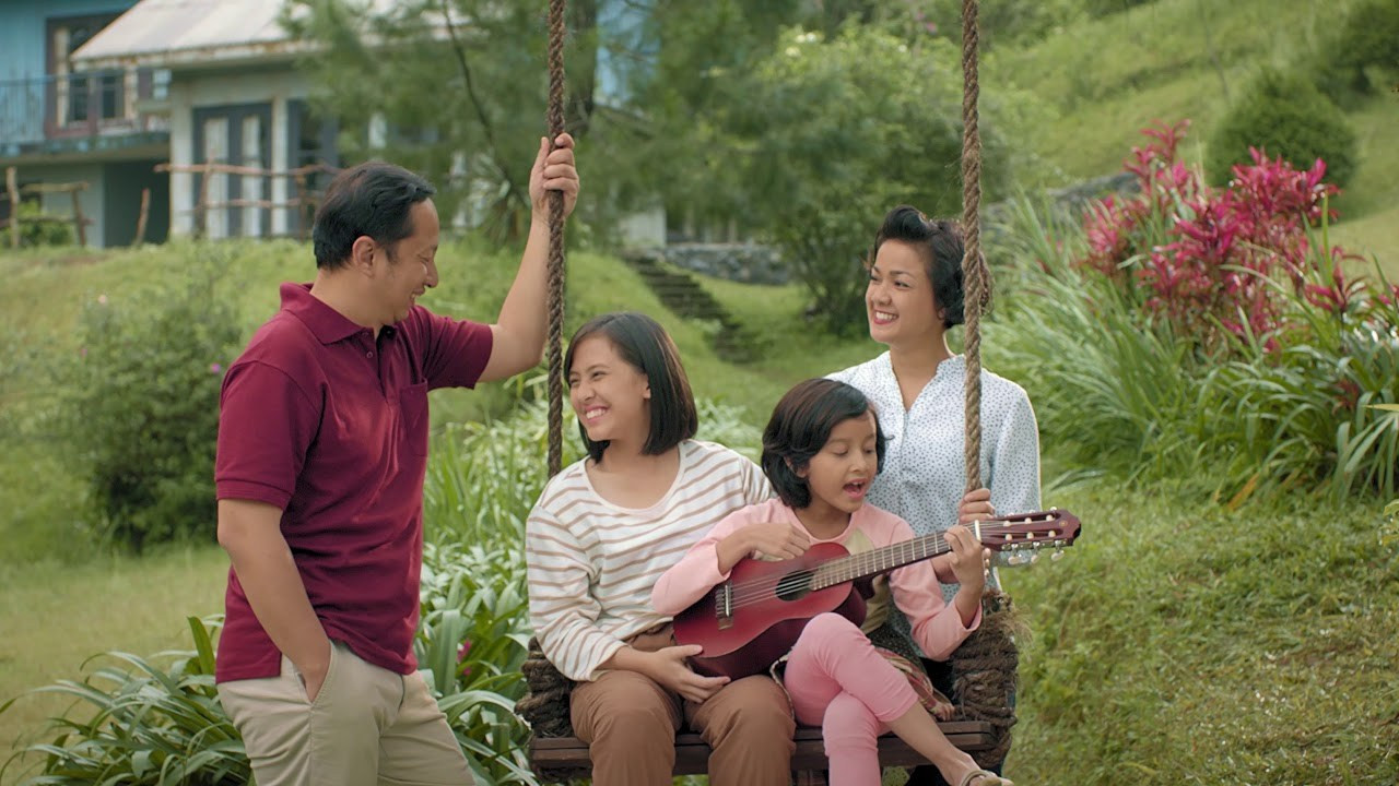 Cemara's Family backdrop