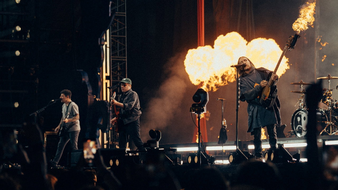 Fall Out Boy - So Much for (2our) Dust: Live from Madison Square Garden backdrop