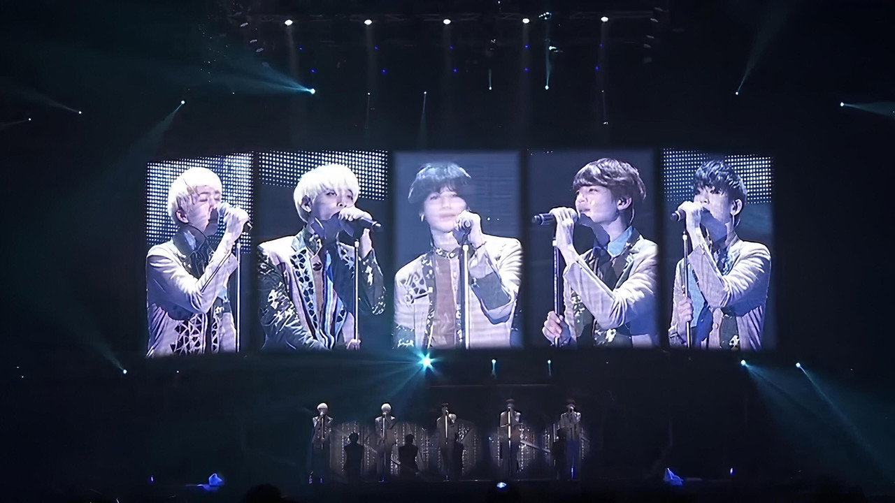 SHINee JAPAN ARENA TOUR SHINee WORLD 2013~Boys Meet U~ backdrop