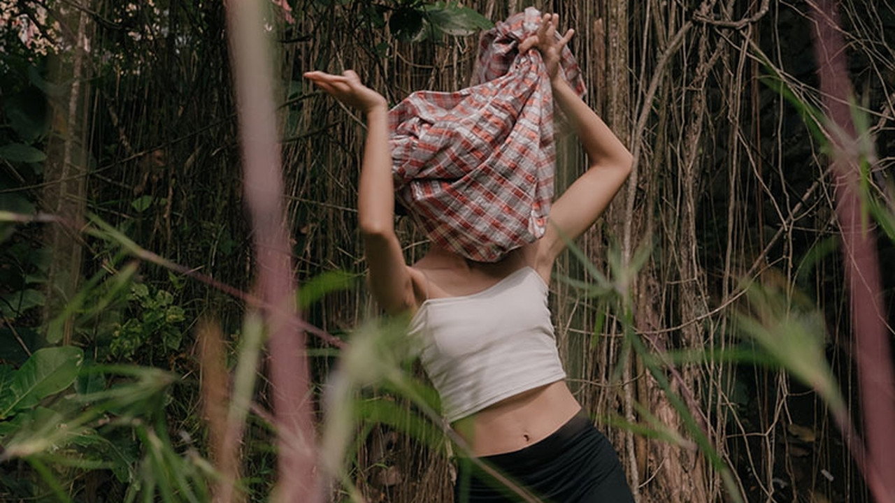 Sarung backdrop