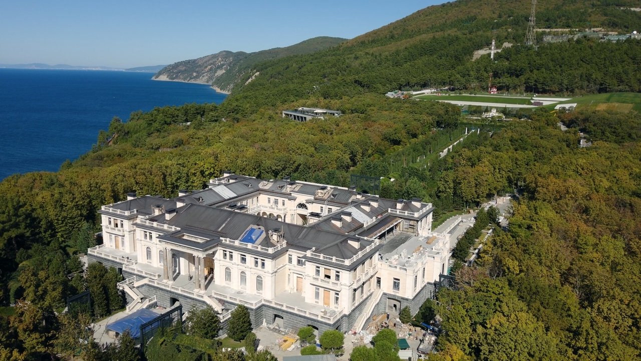 Putin's Palace: History of World's Largest Bribe backdrop