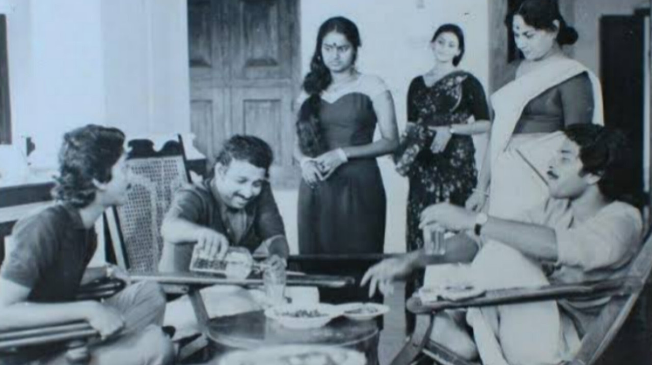 Arappatta Kettiya Graamathil backdrop