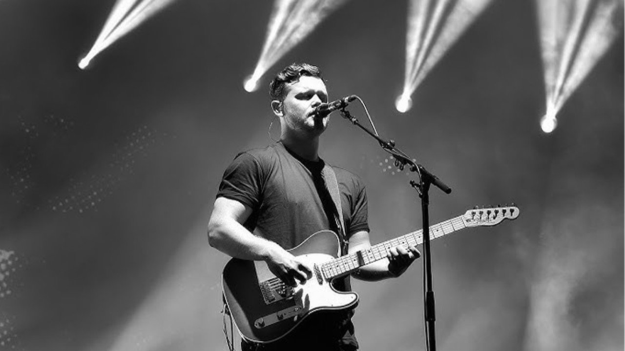 Alt-J - Live Reading Festival backdrop