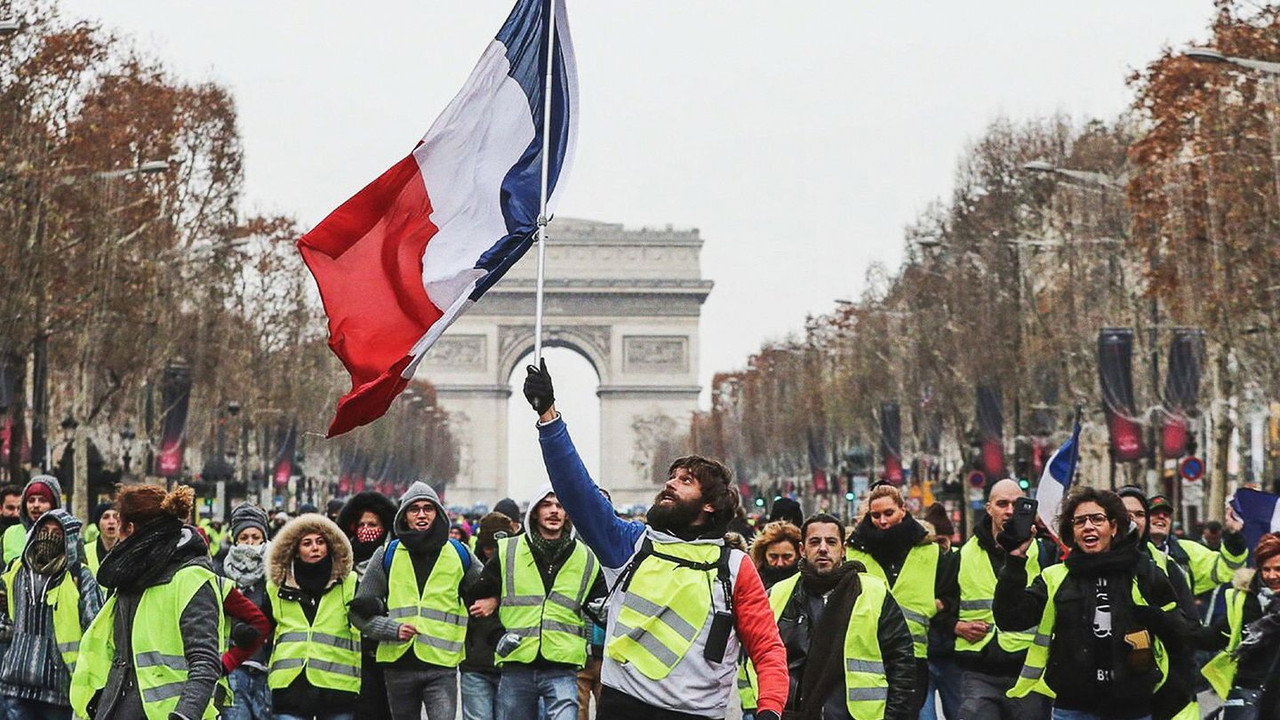 Président : le prix à payer - Face à la rue backdrop