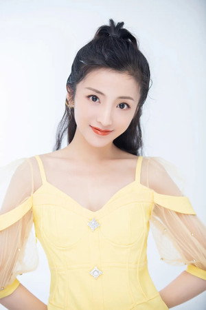 Li Linfei portrait