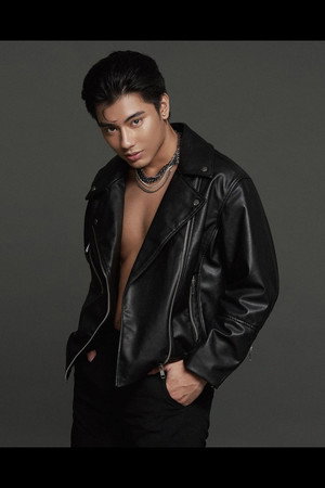 Dylan Menor portrait