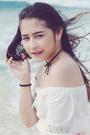 Prilly Latuconsina portrait