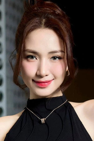 Hòa Minzy portrait