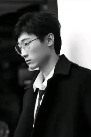 Zhenyan Liu portrait