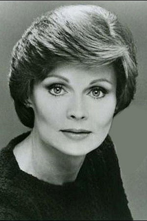 Shannon Farnon portrait