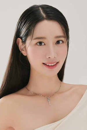 Shin Jee-won portrait
