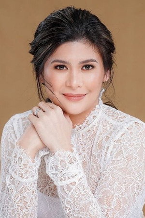 Roxanne Guinoo portrait
