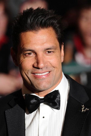 Manu Bennett portrait