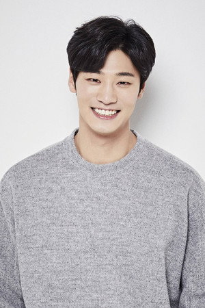 Yoo In-hyuk portrait