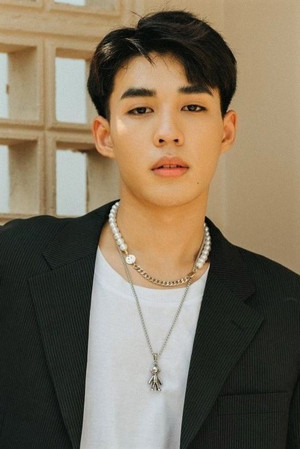 Woraphon Charoensuk portrait