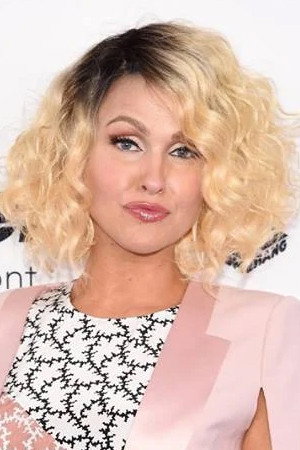 Jenn Lyon portrait