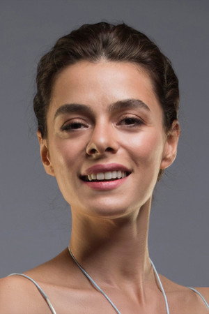 Özge Özpirinçci portrait