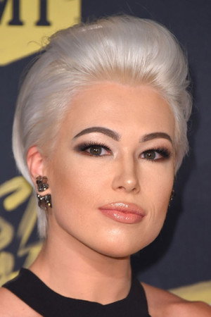 Ashlee Hewitt portrait