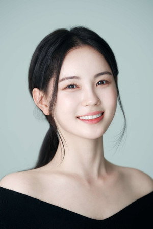 Han Yoo-eun portrait