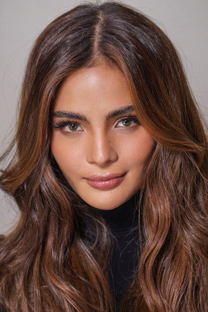 Lovi Poe portrait