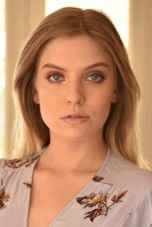Giselle Palmer portrait