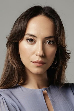 Duygu Sarışın portrait