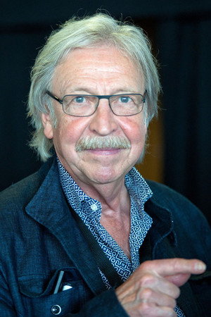 Henri Dès portrait
