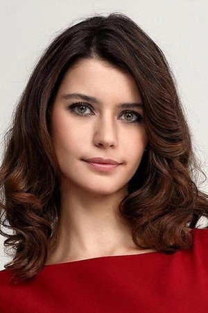 Beren Saat portrait