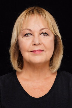 Alev Oraloğlu portrait