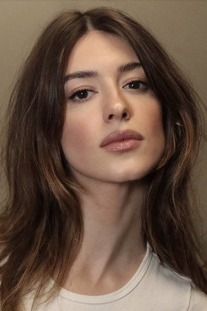 Daisy Edgar-Jones portrait