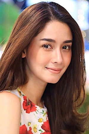 Amena Pinit portrait