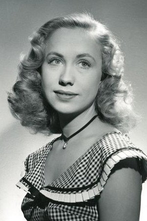 Tove Maës portrait