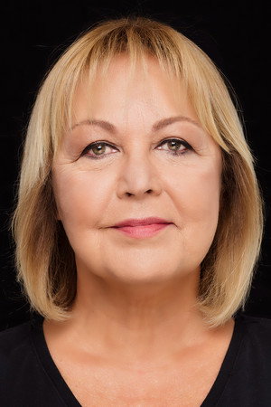 Alev Oraloğlu portrait